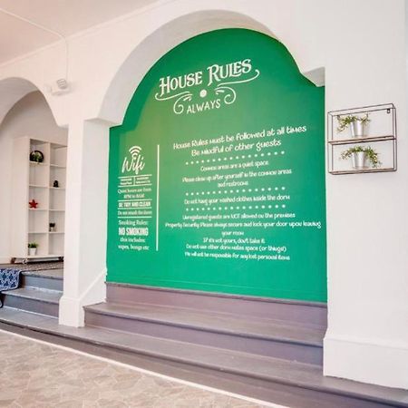 Women Only Rooms - Men Only Rooms - Free Wifi - Coffee Parking - Lockers Miami Luaran gambar