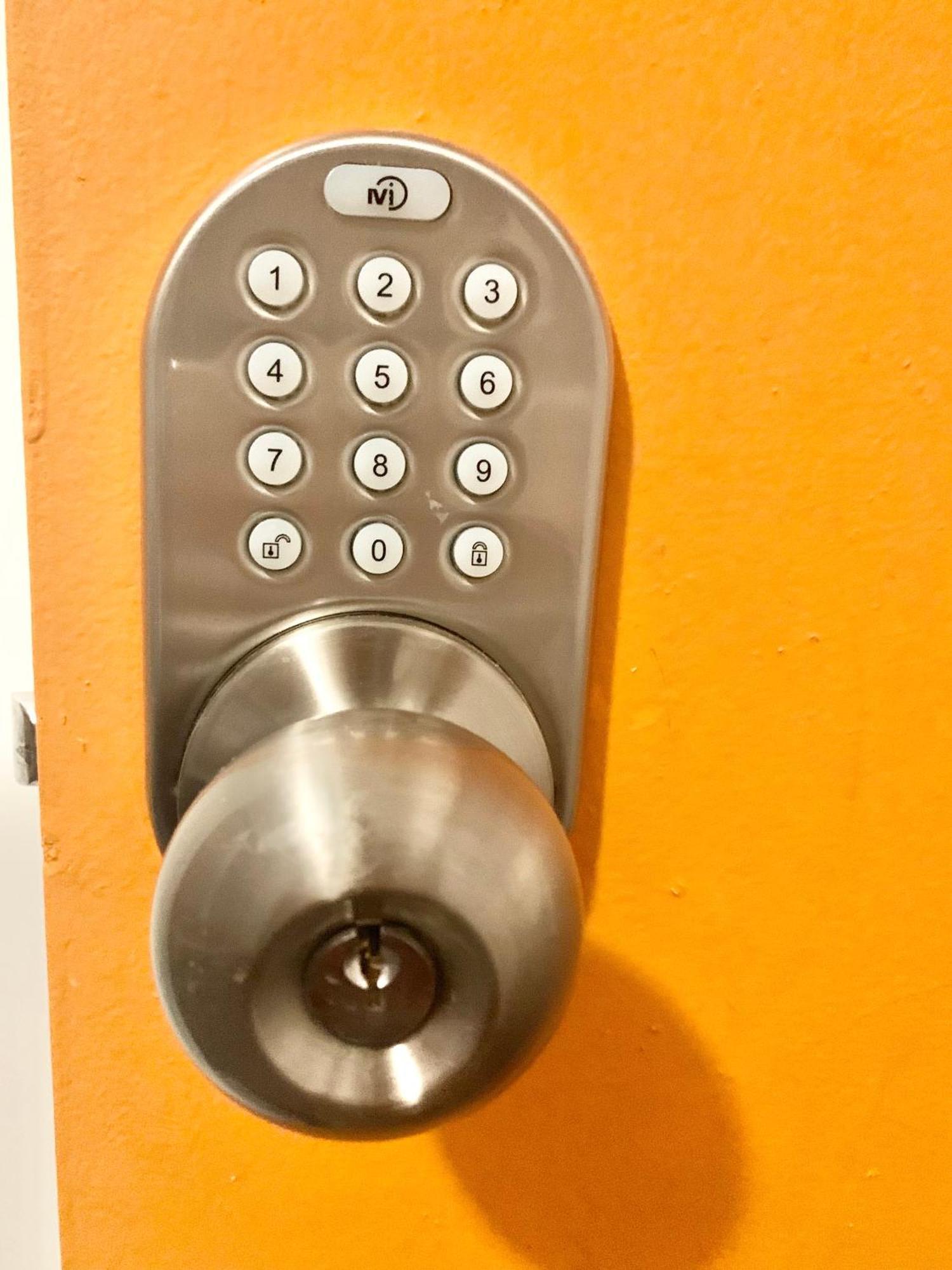 Women Only Rooms - Men Only Rooms - Free Wifi - Coffee Parking - Lockers Miami Luaran gambar